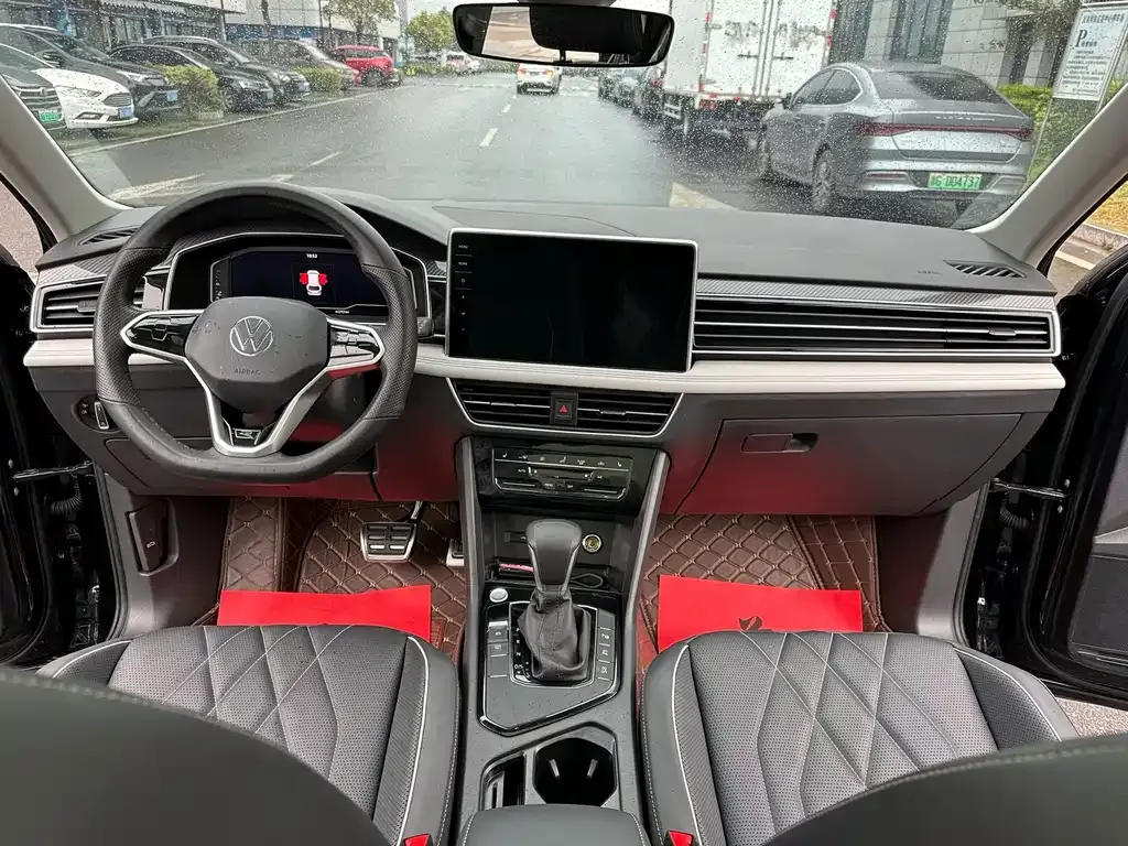 Volkswagen Tiguan L — фото 2