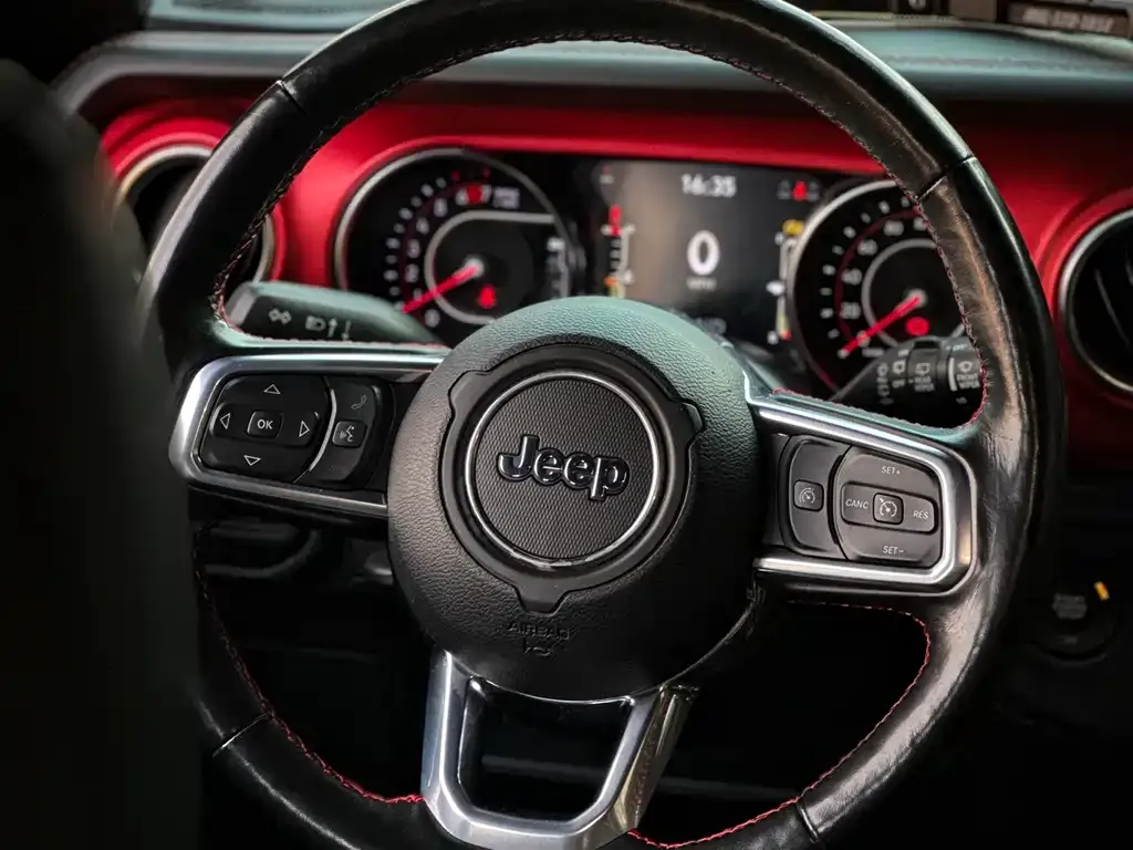 Jeep Wrangler — фото 6