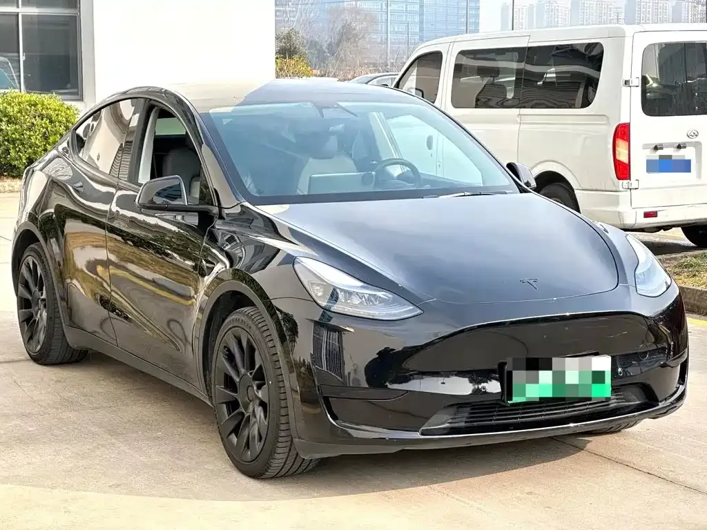 Tesla Model Y — фото 8