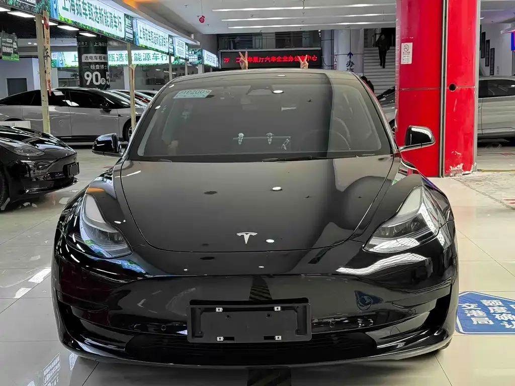 Tesla Model 3 — фото 3
