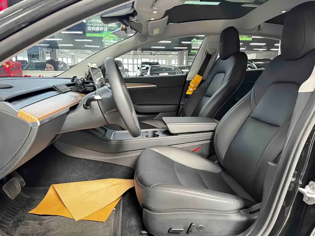 Tesla Model 3 — фото 4