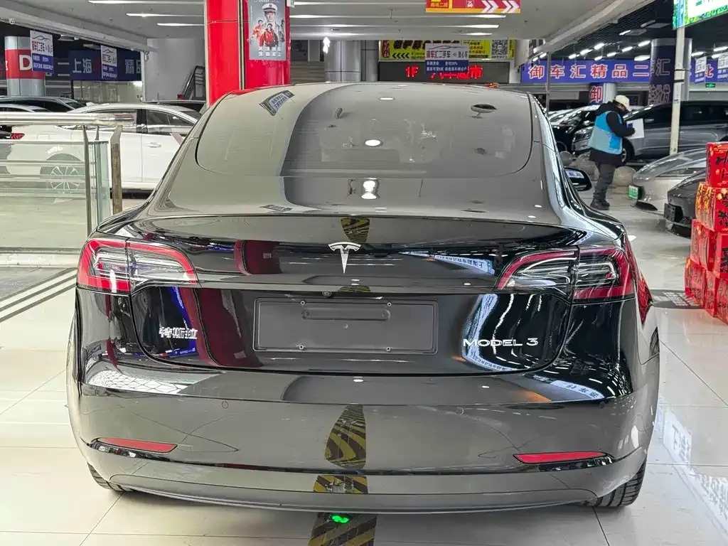 Tesla Model 3 — фото 9