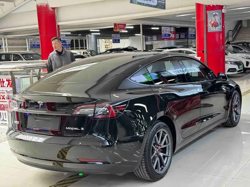 Tesla Model 3 — фото 6
