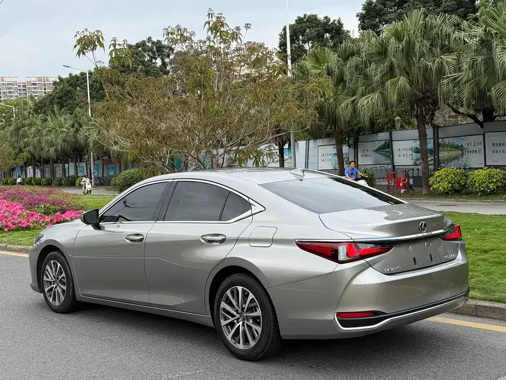 Lexus ES — фото 5