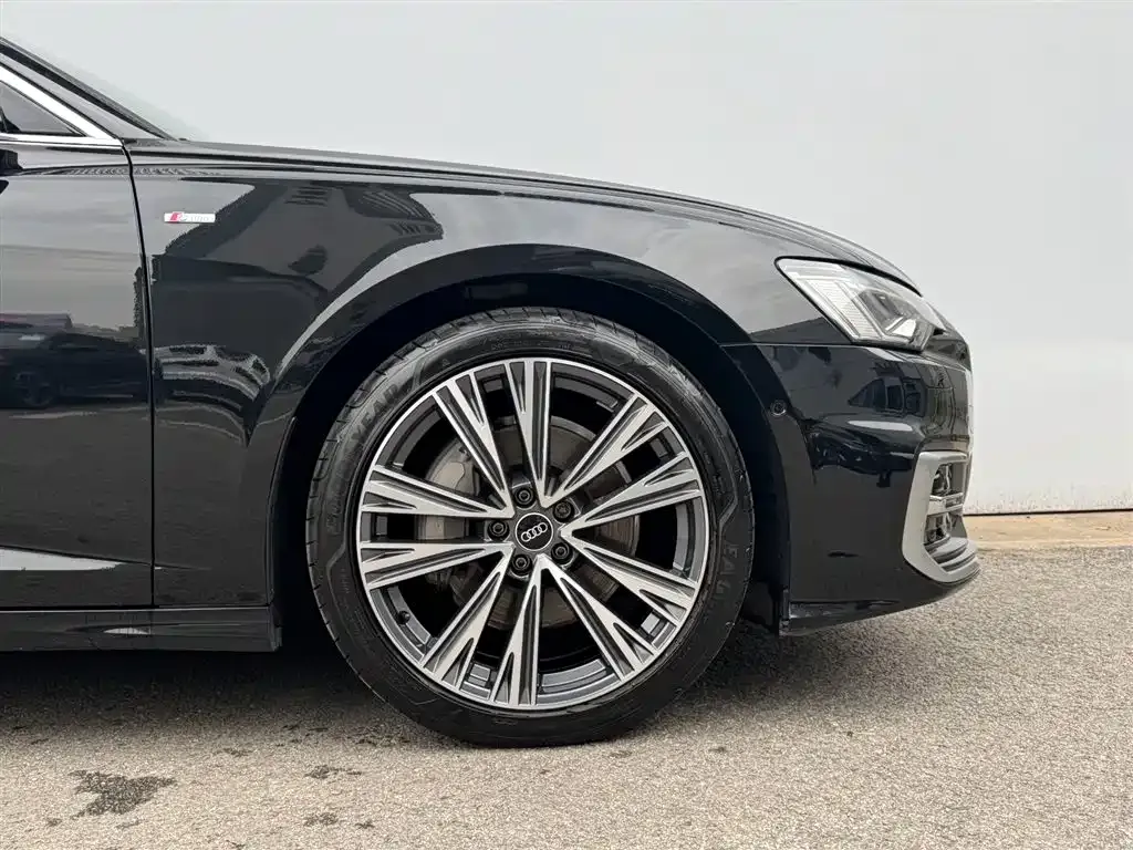 Audi A6L — фото 9