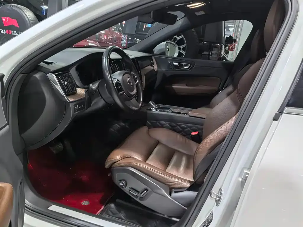 Volvo XC60 PHEV 2022 из CN, фото 10