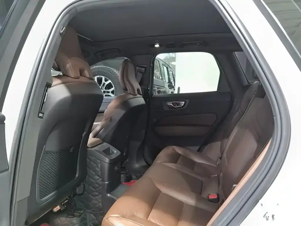 Volvo XC60 PHEV 2022 из CN, фото 4