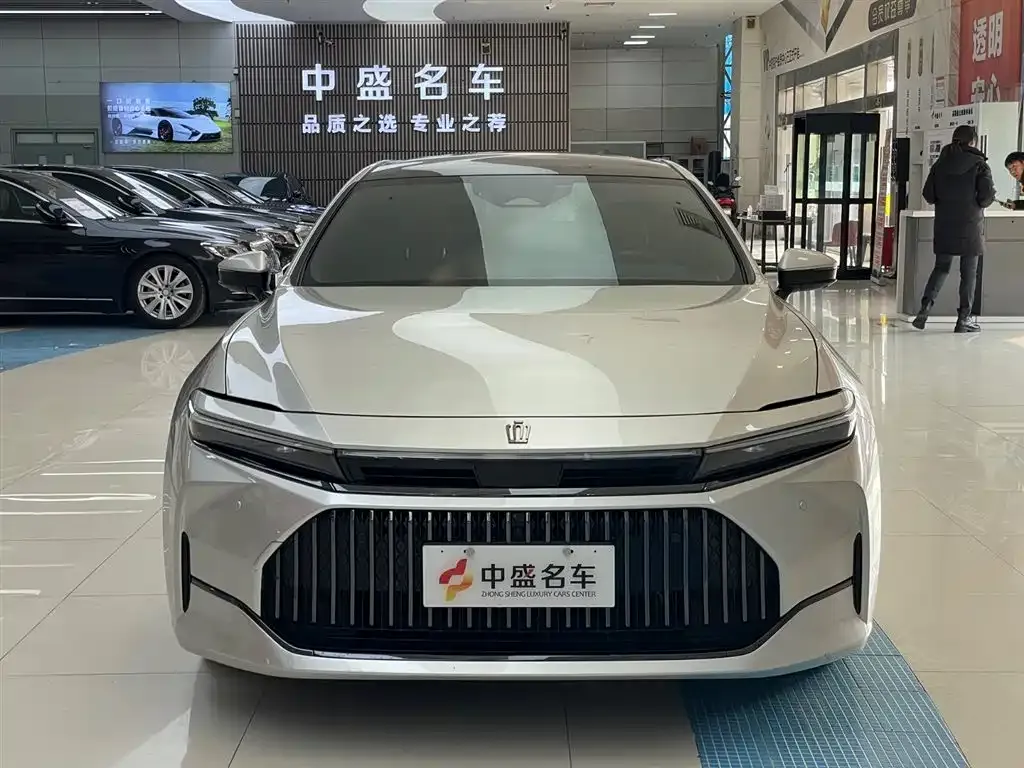 Toyota Crown (Import) 2024 из CN, фото 9