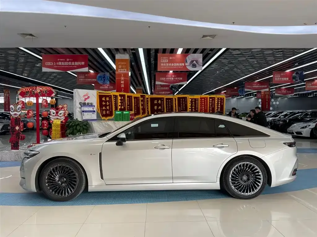 Toyota Crown (Import) 2024 из CN, фото 10