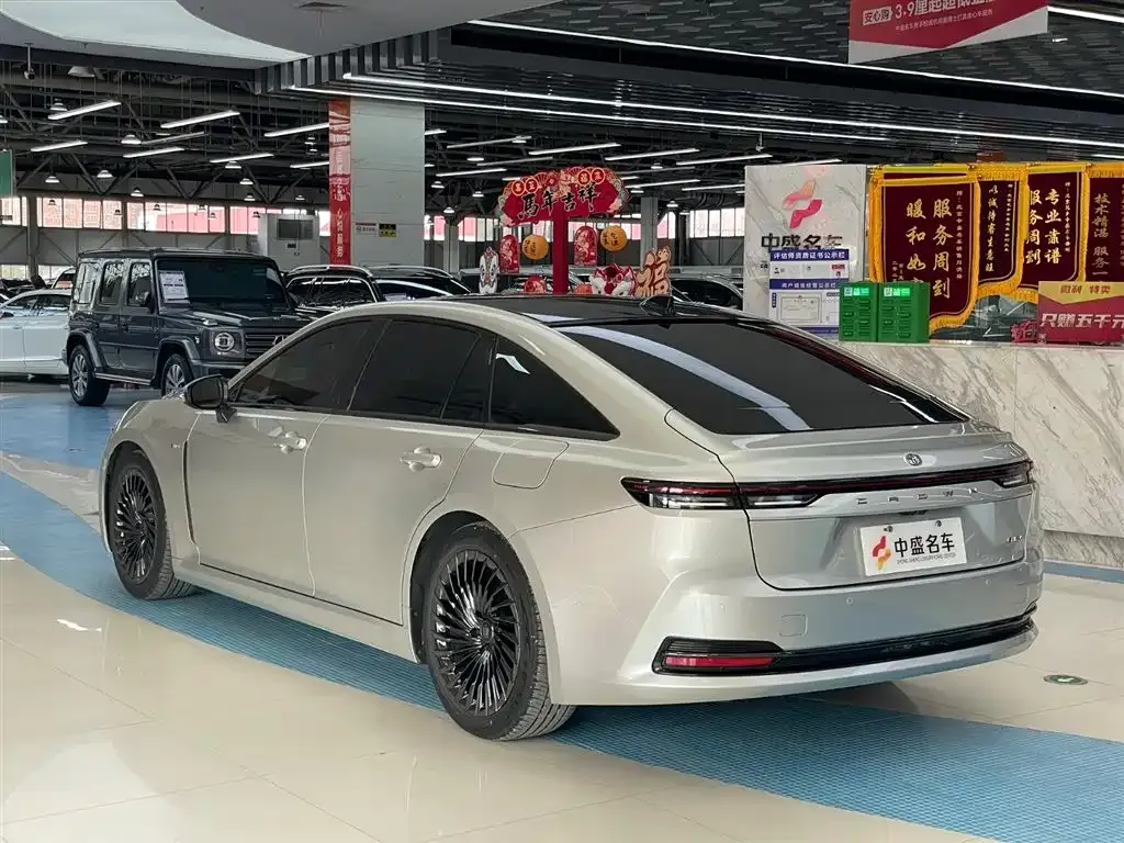 Toyota Crown (Import) 2024 из CN, фото 7