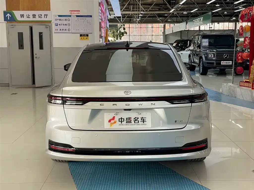 Toyota Crown (Import) 2024 из CN, фото 5