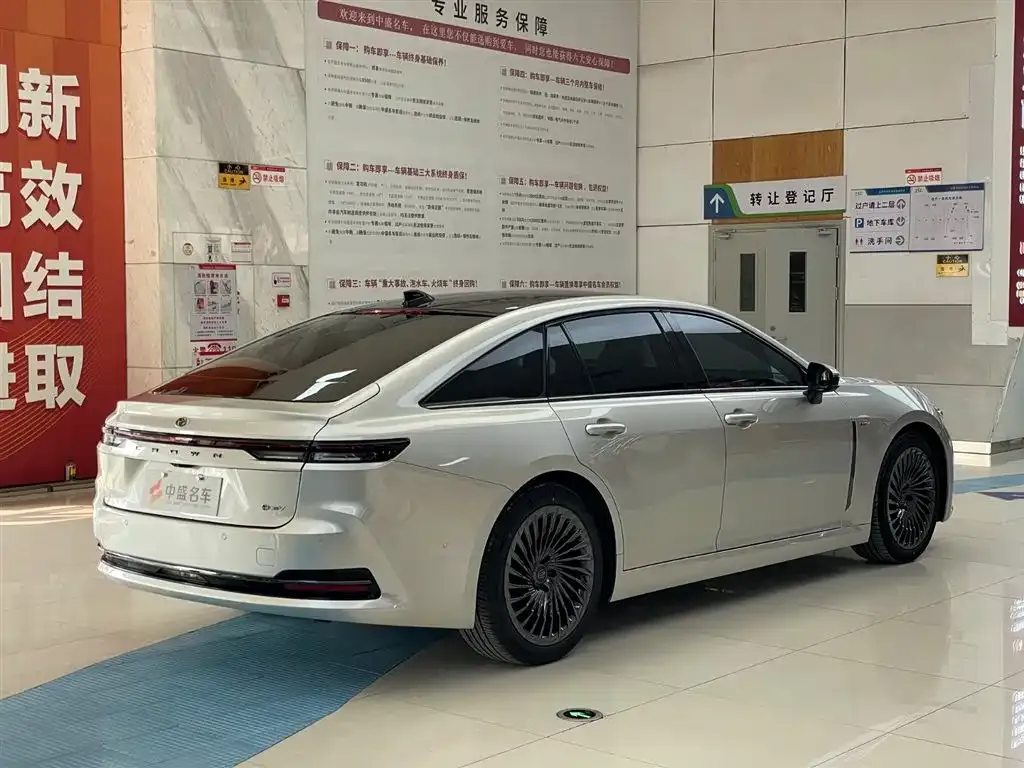 Toyota Crown (Import) 2024 из CN, фото 6
