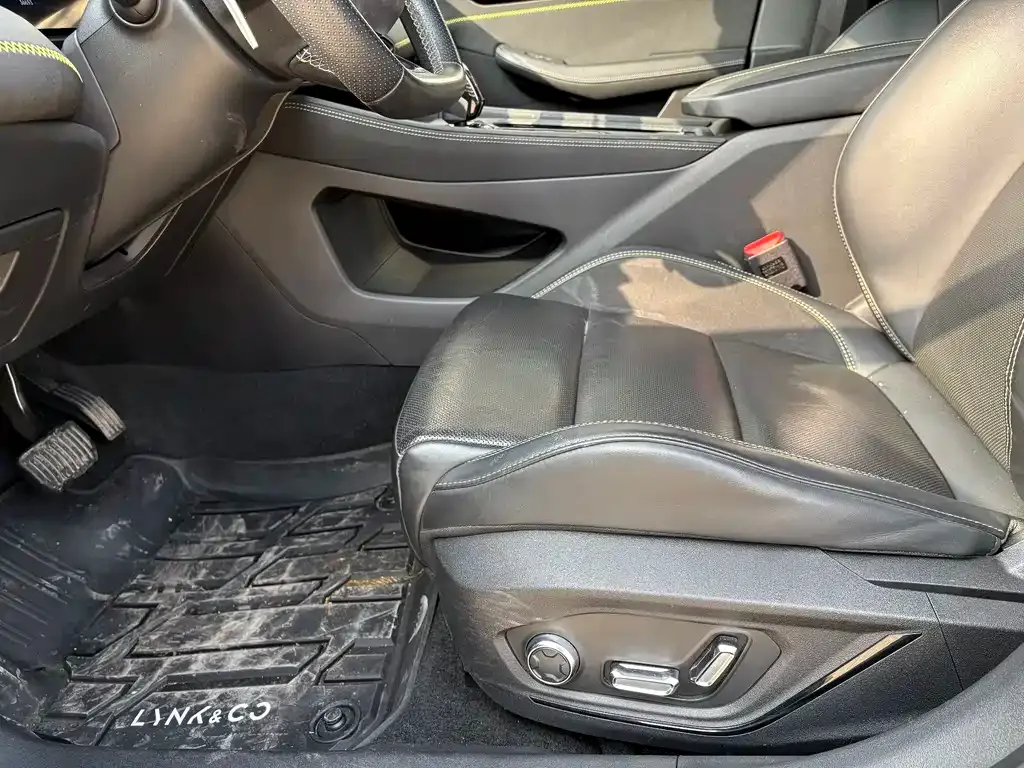 Lynk & Co 03 2023 из CN, фото 9