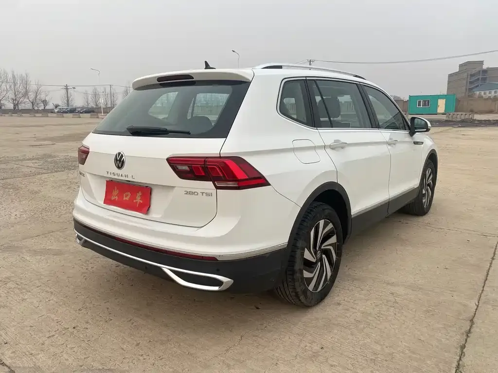 Volkswagen Tiguan L — фото 10