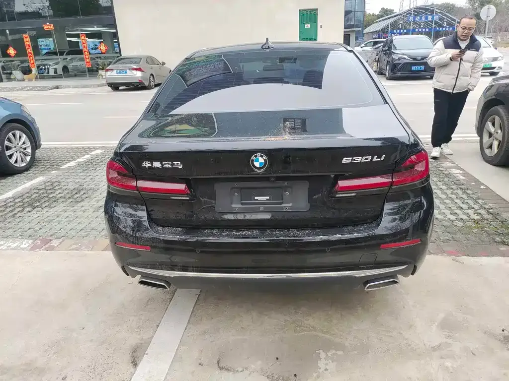 BMW 5 Series — фото 10