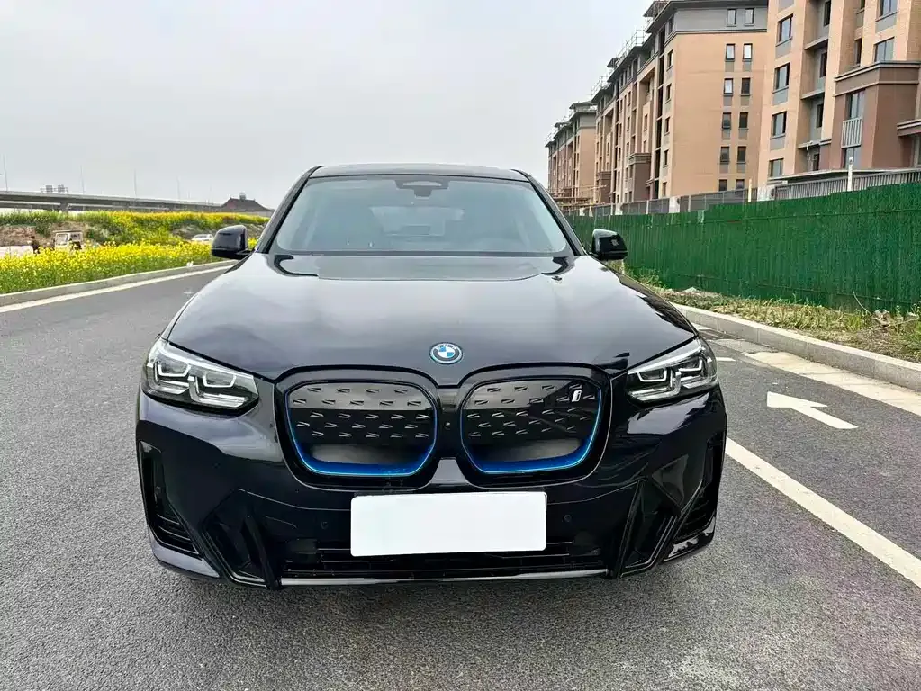 BMW iX3 — фото 6