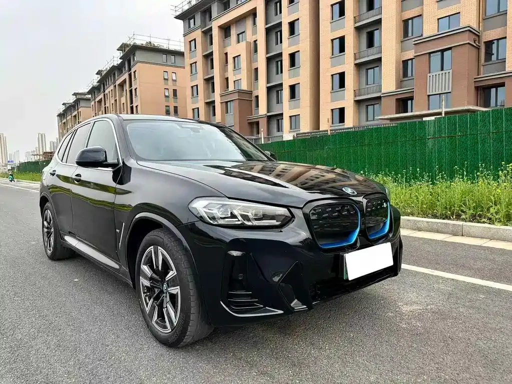 BMW iX3 — фото 4