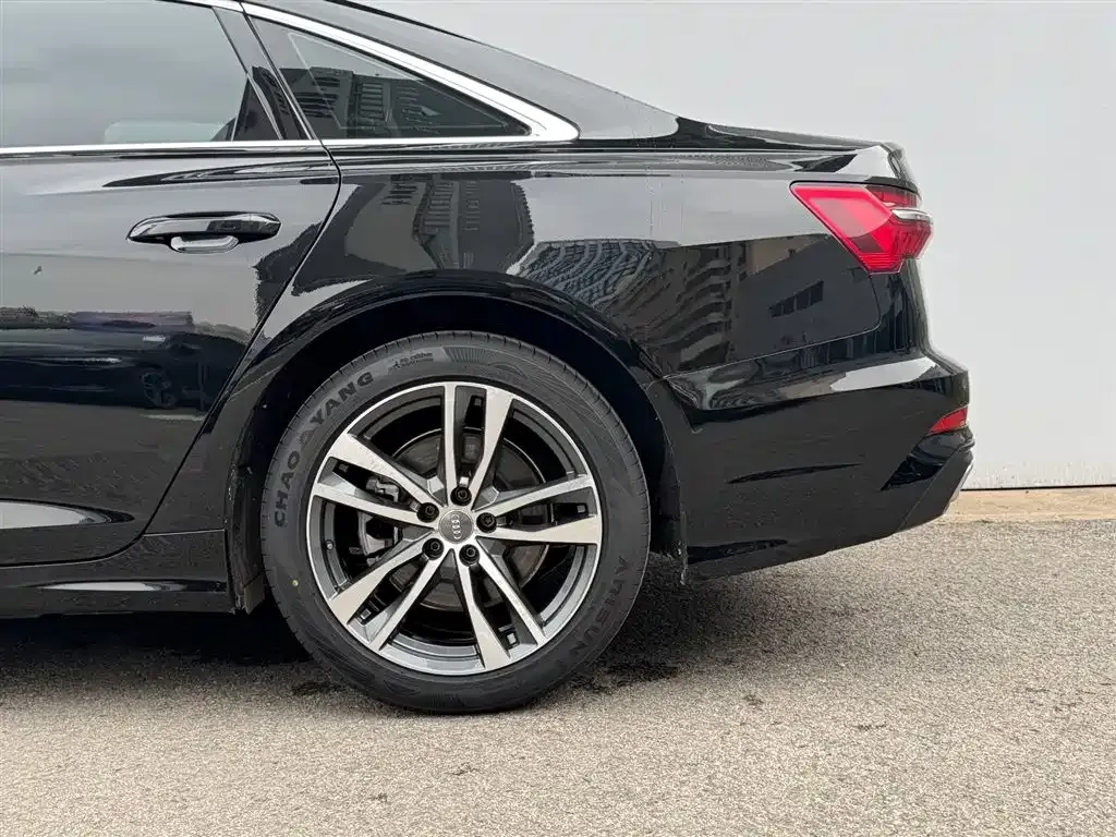 Audi A6L — фото 2