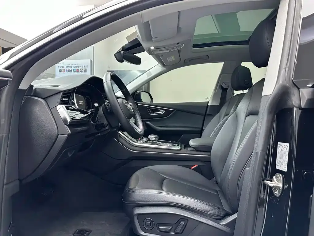 Audi Q8 2023 из CN, фото 10