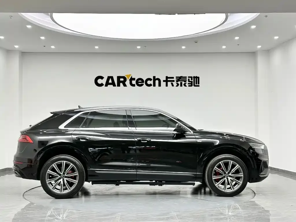 Audi Q8 2023 из CN, фото 2