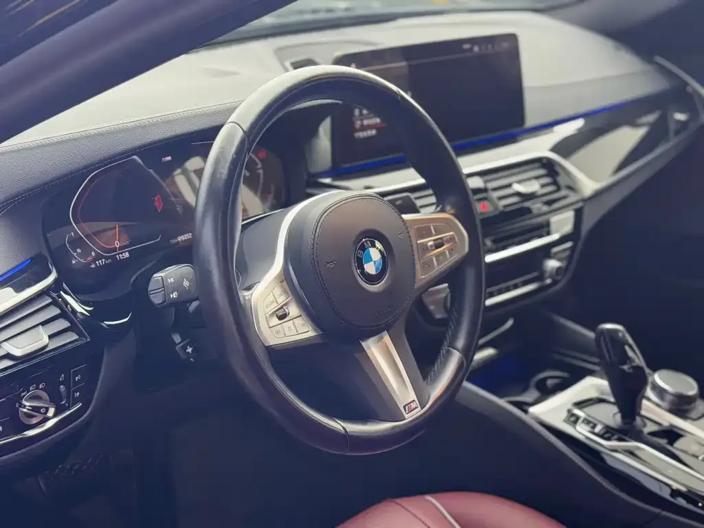 BMW 5 Series 2023 из CN, фото 3
