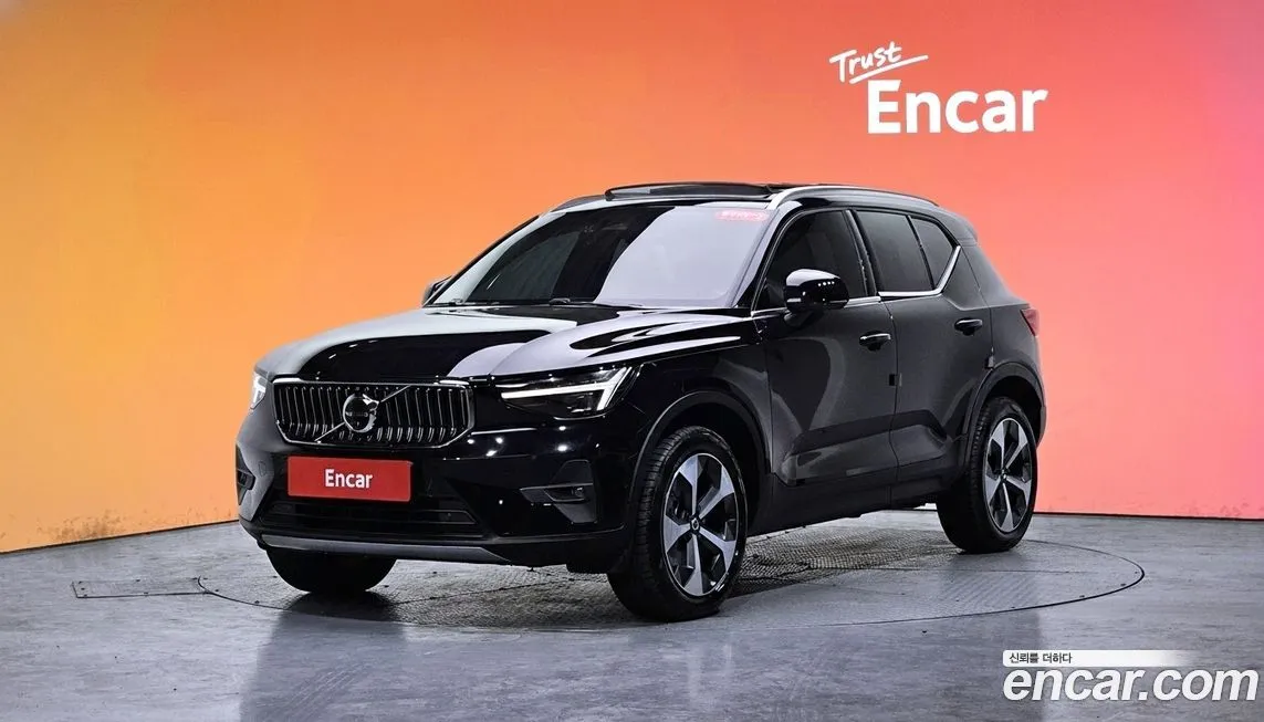 Volvo XC40 — фото 1