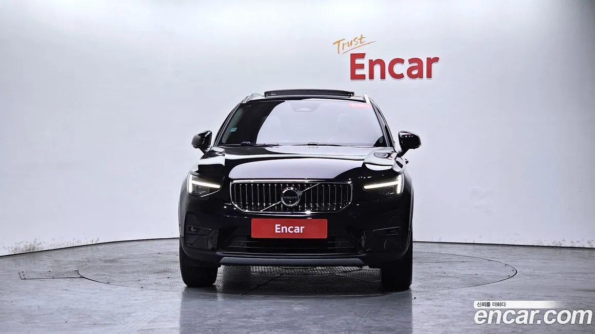 Volvo XC40 — фото 10