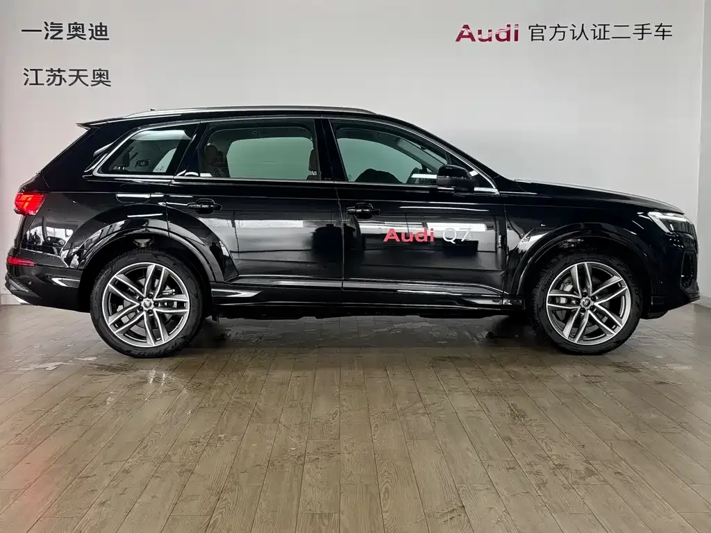 Audi Q7 2024 из CN, фото 9