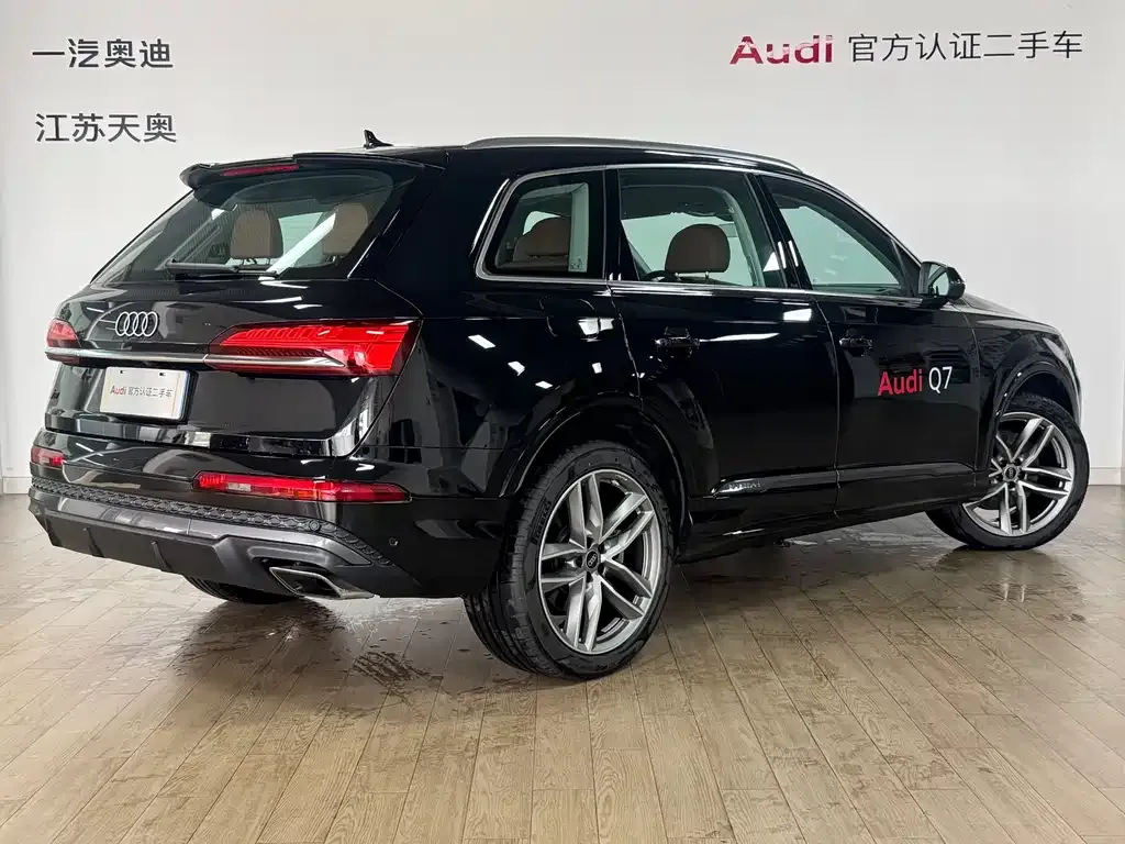Audi Q7 2024 из CN, фото 2