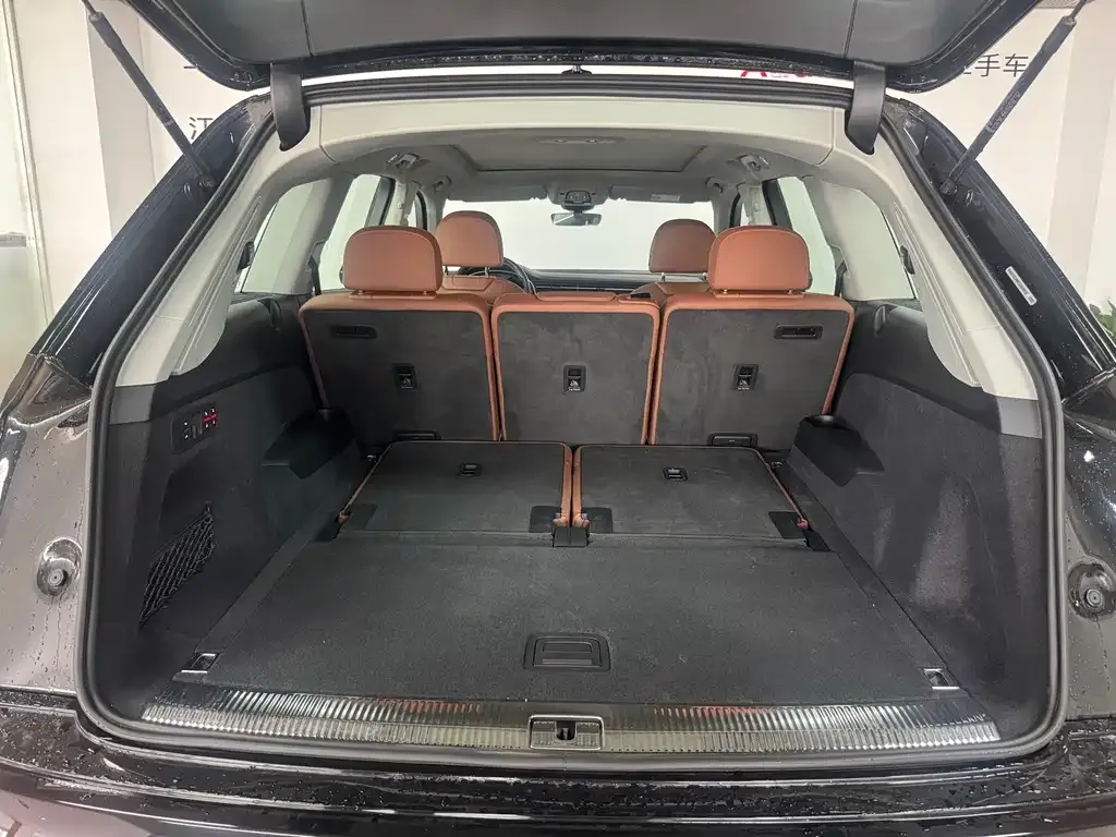Audi Q7 2024 из CN, фото 10