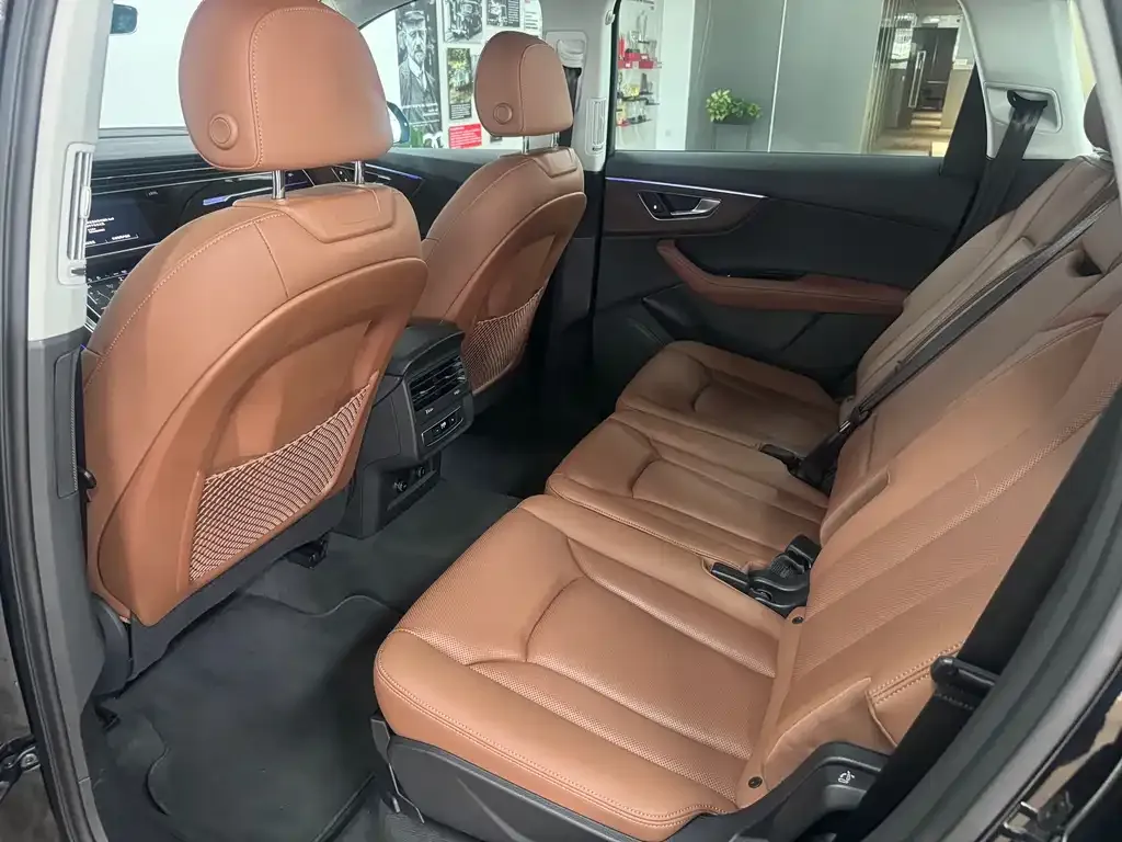 Audi Q7 2024 из CN, фото 6