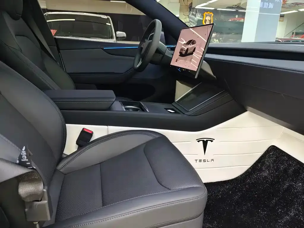 Tesla Model Y — фото 8