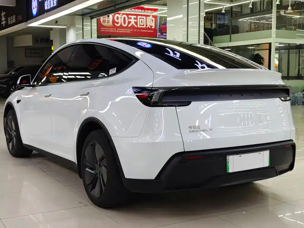 Tesla Model Y — фото 7