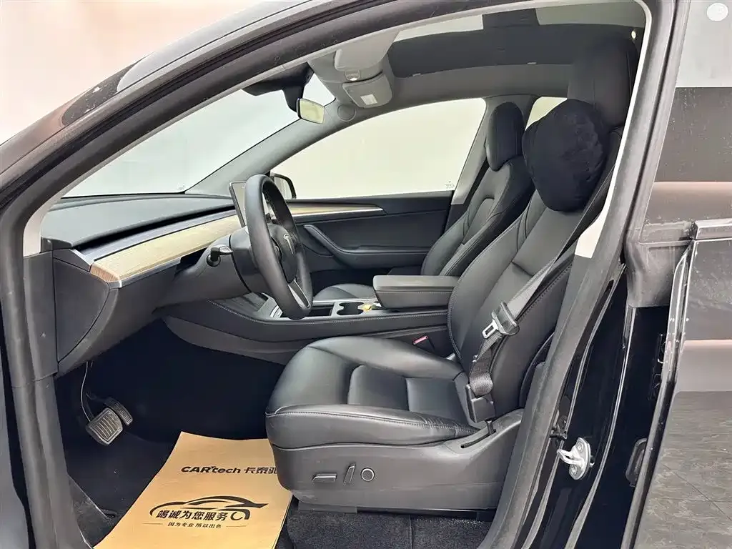 Tesla Model Y — фото 8