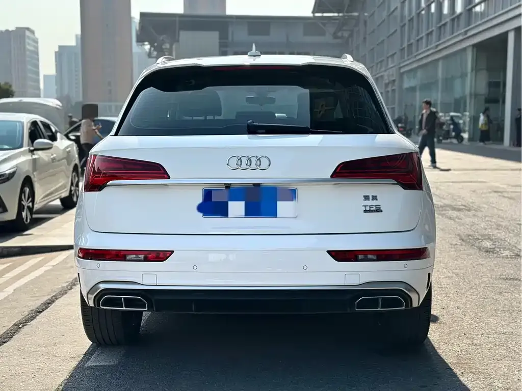 Audi Q5L — фото 7