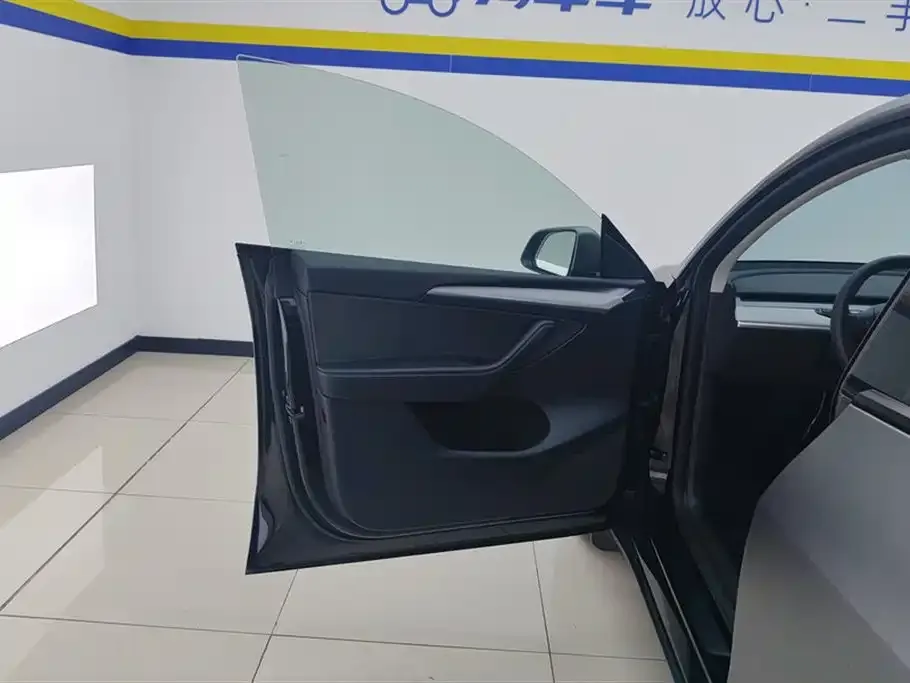 Tesla Model Y — фото 9