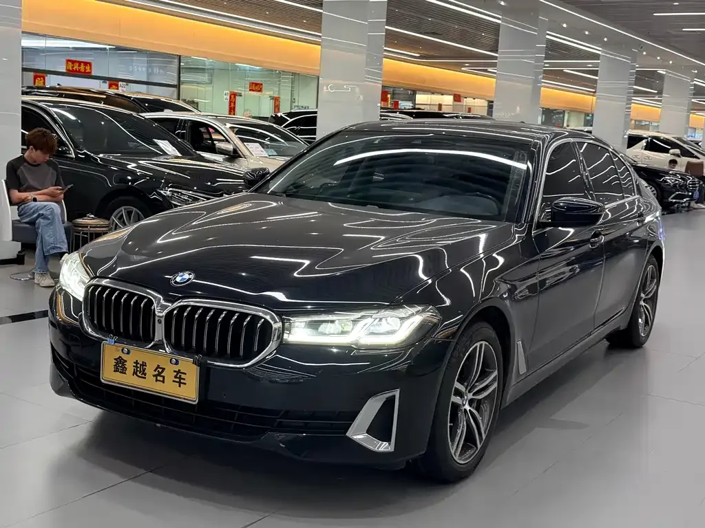 BMW 5 Series — фото 1