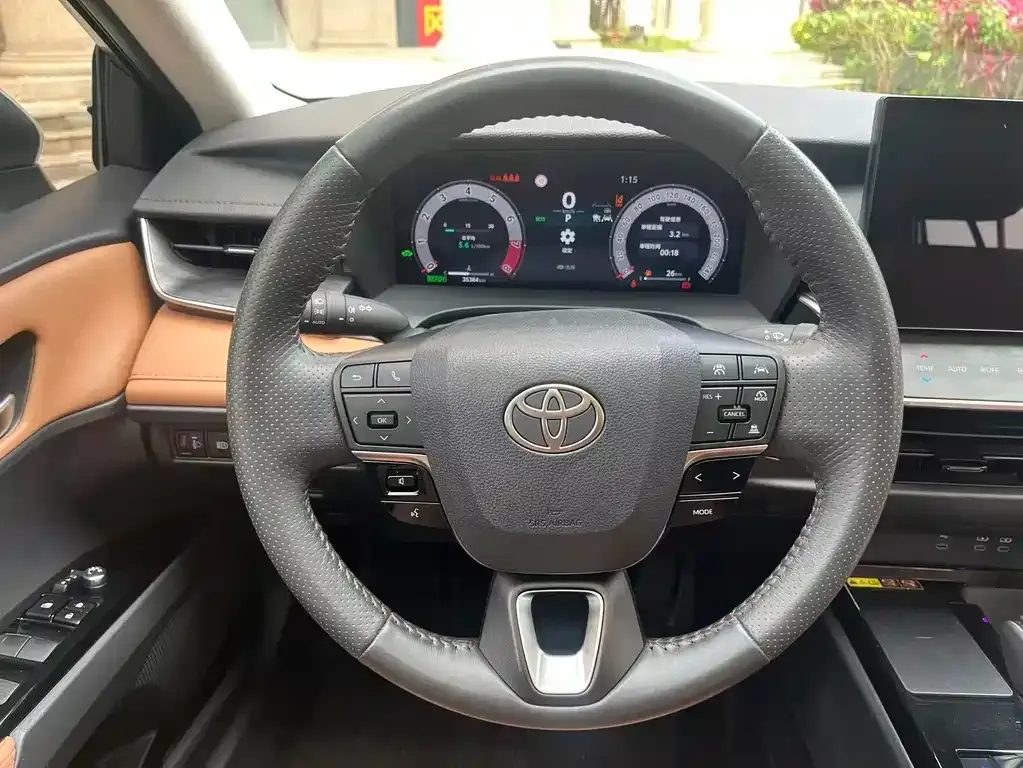 Toyota Camry — фото 5