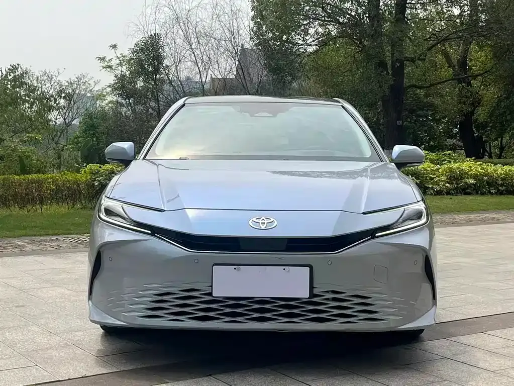 Toyota Camry — фото 8