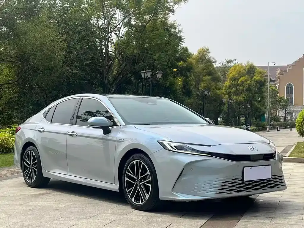 Toyota Camry — фото 3