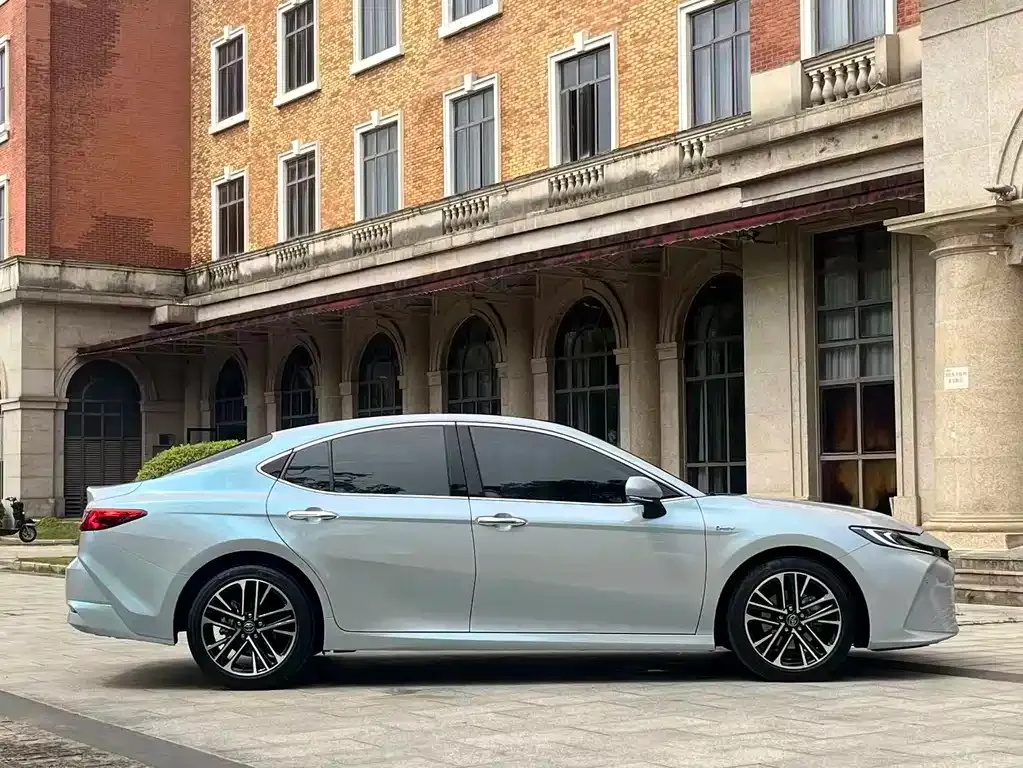 Toyota Camry — фото 7
