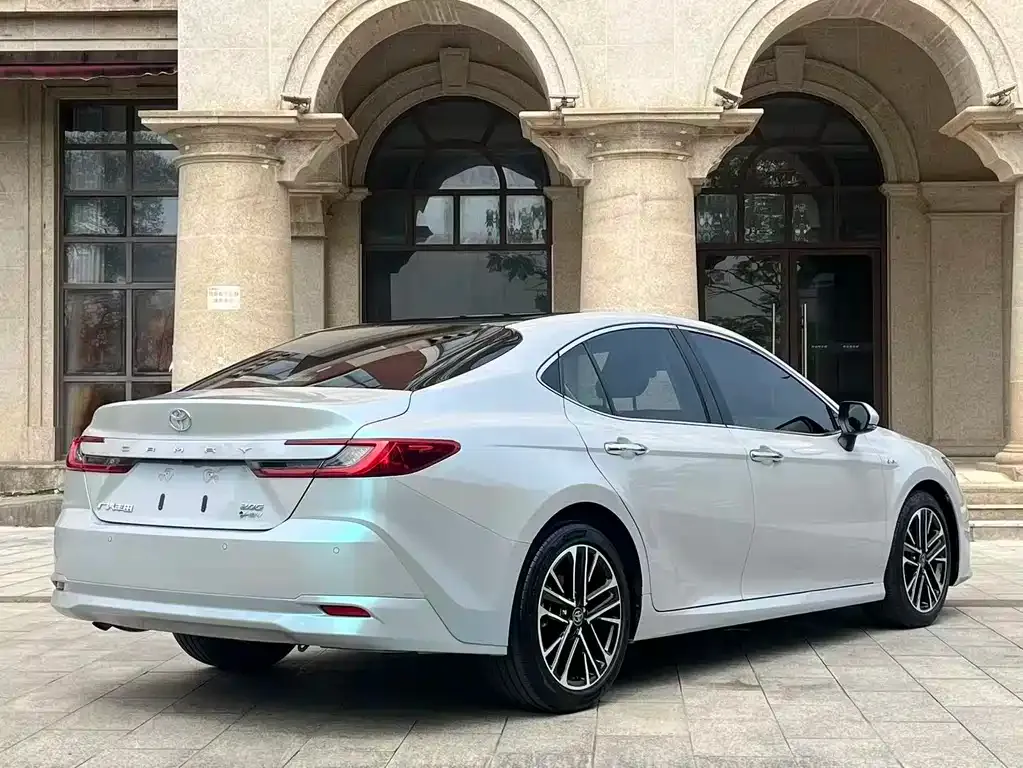 Toyota Camry — фото 4
