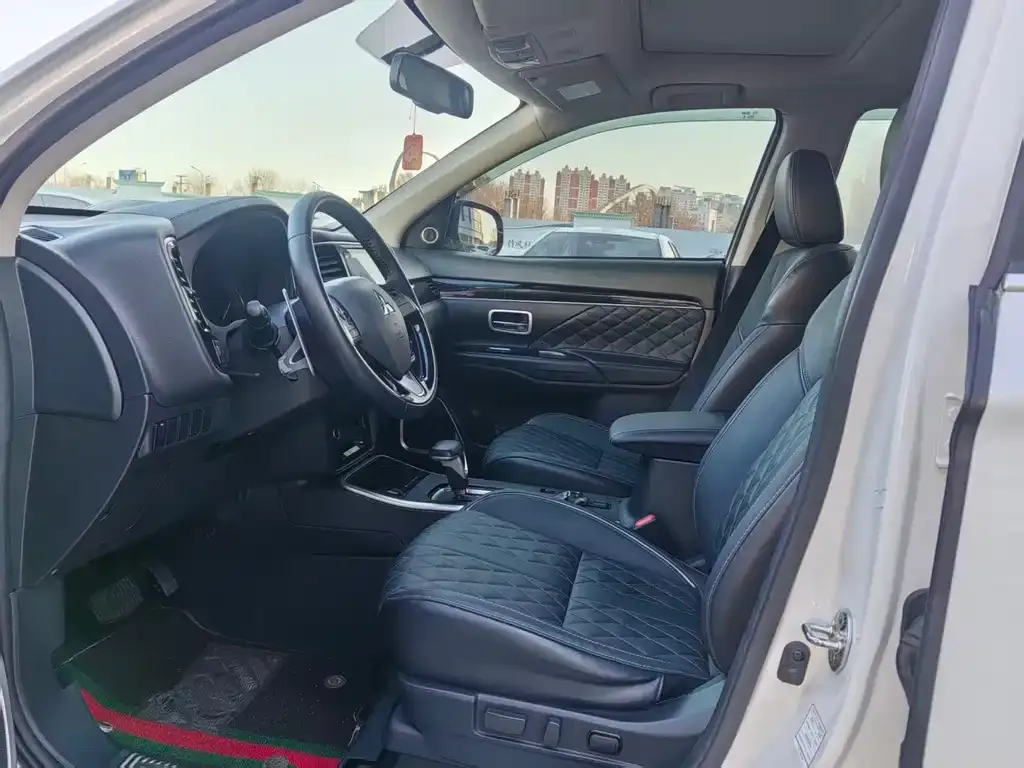 Mitsubishi Outlander 2021 из CN, фото 7