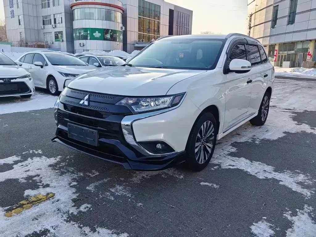Mitsubishi Outlander 2021 из CN, фото 8