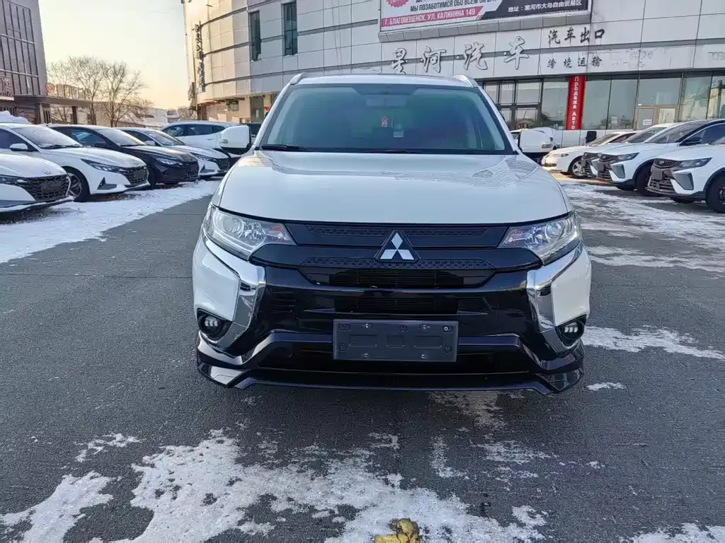 Mitsubishi Outlander 2021 из CN, фото 9