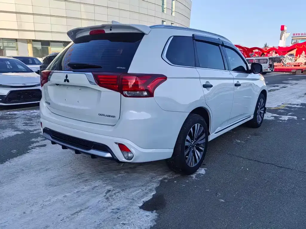 Mitsubishi Outlander 2021 из CN, фото 4