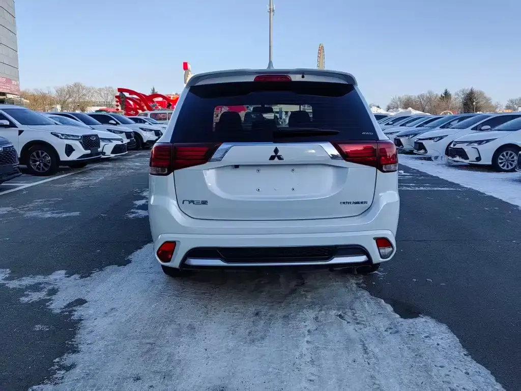 Mitsubishi Outlander 2021 из CN, фото 5