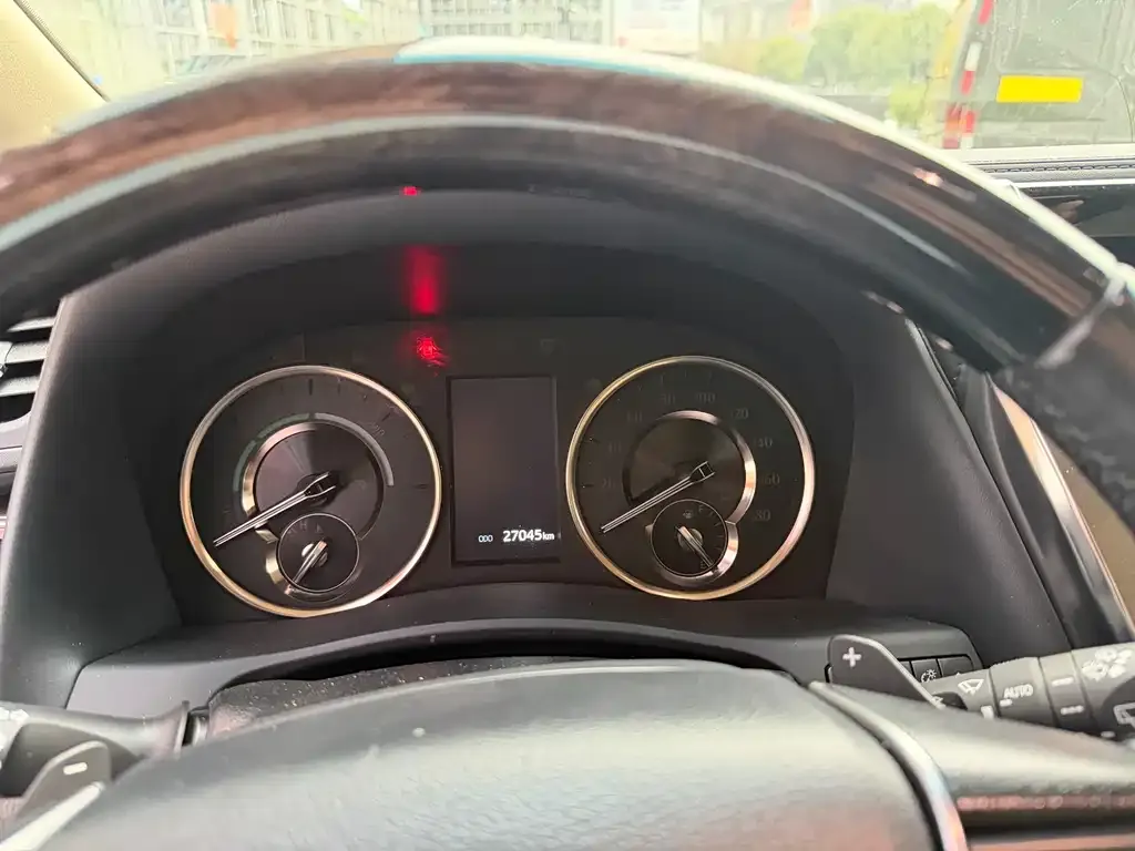 Toyota Alphard — фото 2