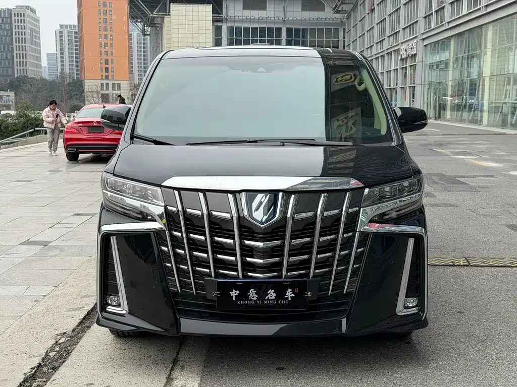 Toyota Alphard — фото 9