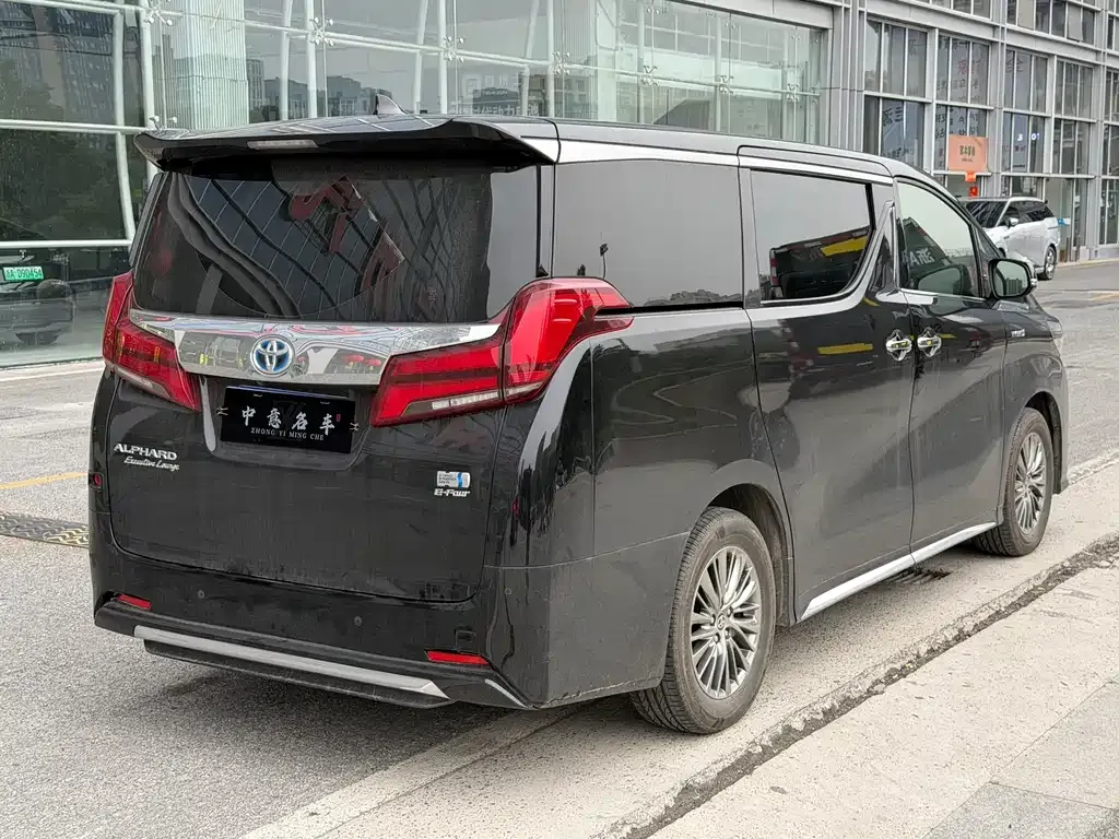Toyota Alphard — фото 5